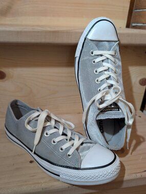 EUC Converse Low Tops Women's 9 Chuck Taylor All Star Lo-Top Silver Gray Velvet